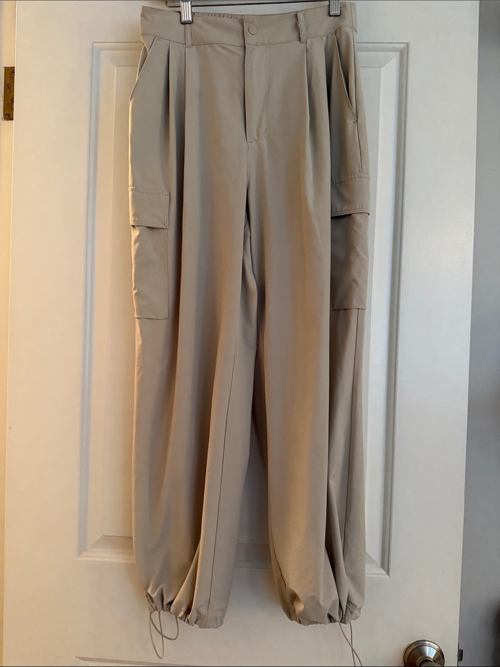 Gapfit lightweight parachute cargo pants with elastic cuffs